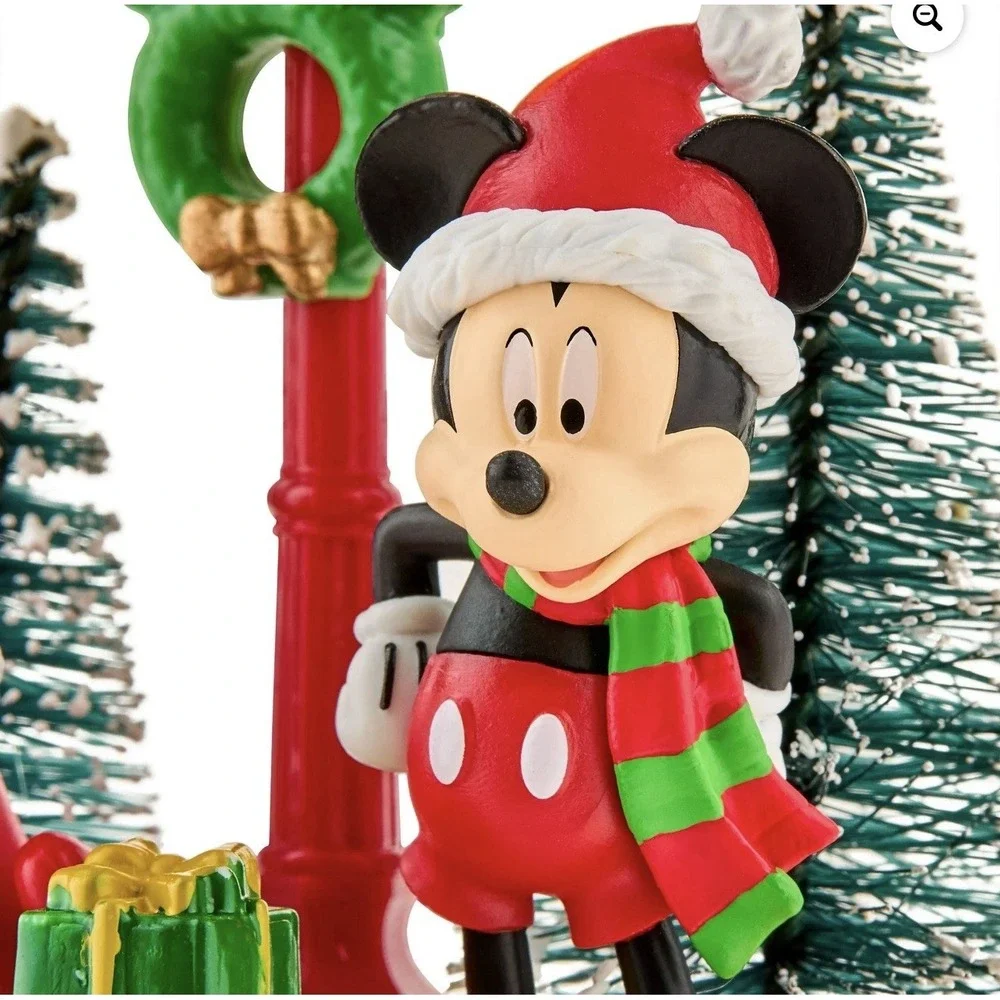 Disney Mickey Mouse & Pluto Light-up Lamppost Christmas Village Accessory